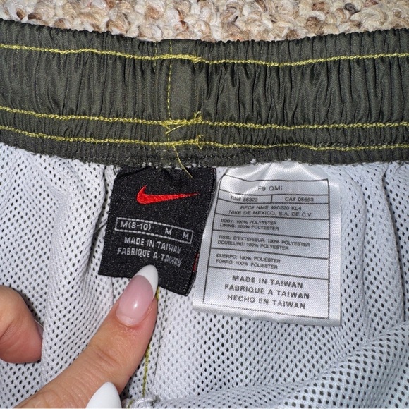 Vintage Green Nike Shorts Womens Small - Picture 5 of 5